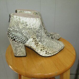 DIBA TRUE Leather Snakeskin Pattern Booties
